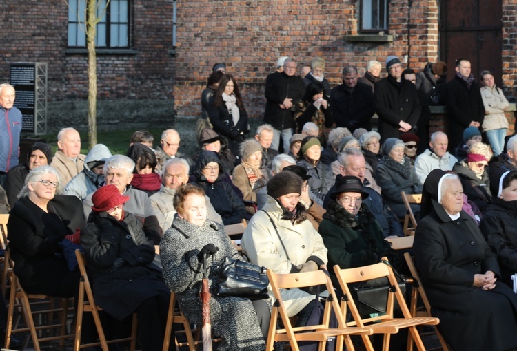 Modlitwa za dusze zmarłych w KL Auschwitz