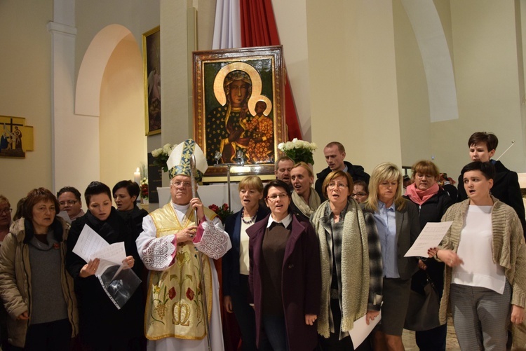 Powitanie ikony MB Częstochowskiej w parafii wojskowej w Skierniewicach