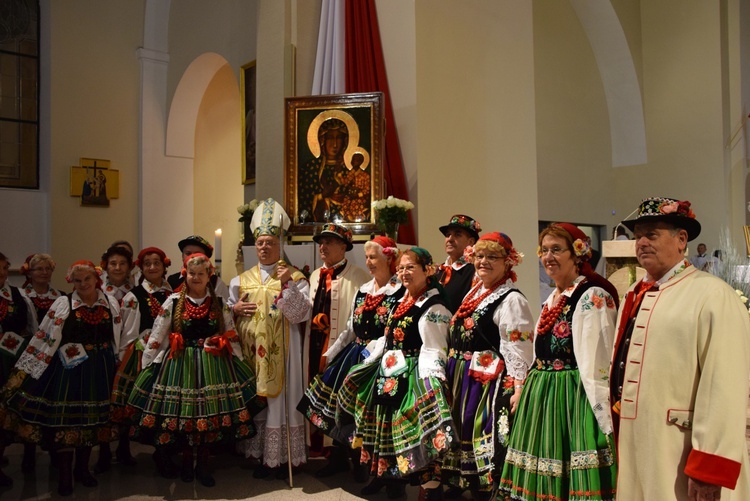 Powitanie ikony MB Częstochowskiej w parafii wojskowej w Skierniewicach