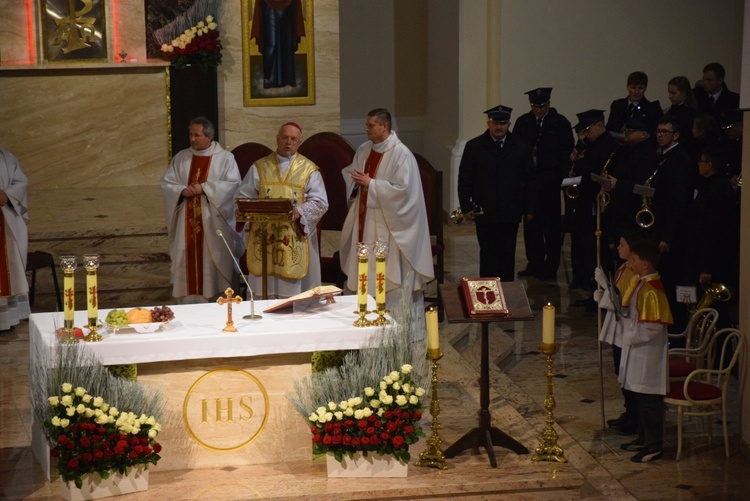 Powitanie ikony MB Częstochowskiej w parafii wojskowej w Skierniewicach