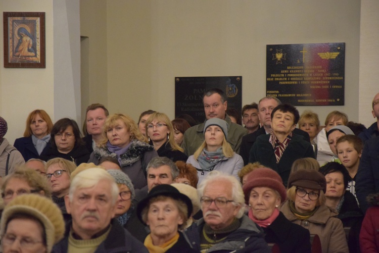 Powitanie ikony MB Częstochowskiej w parafii wojskowej w Skierniewicach