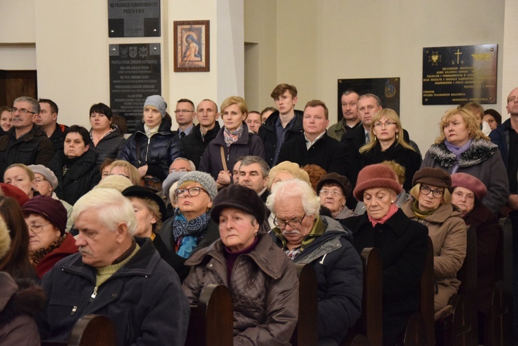 Powitanie ikony MB Częstochowskiej w parafii wojskowej w Skierniewicach