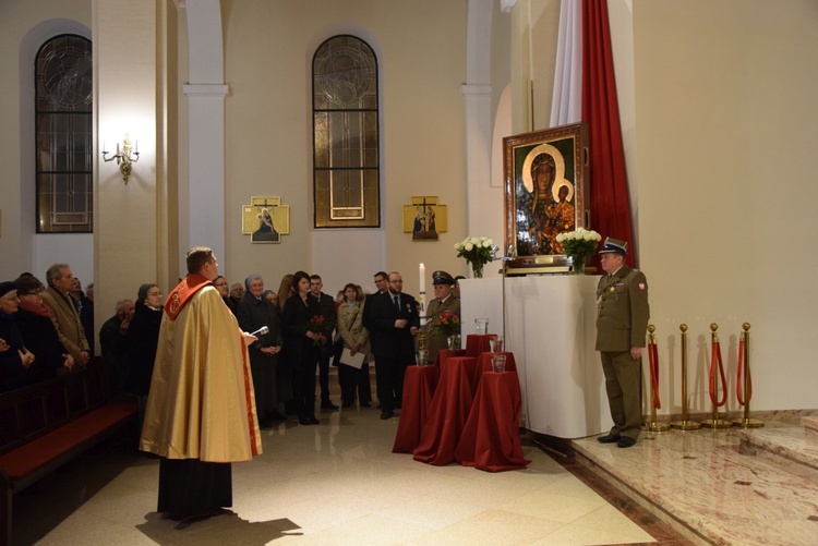 Powitanie ikony MB Częstochowskiej w parafii wojskowej w Skierniewicach