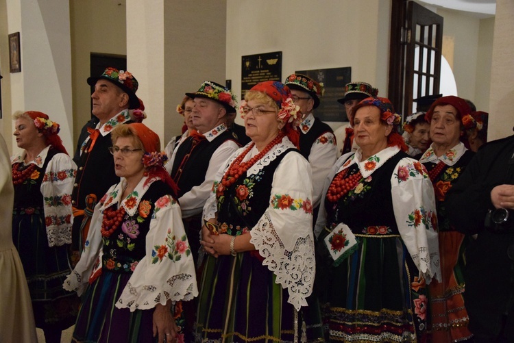 Powitanie ikony MB Częstochowskiej w parafii wojskowej w Skierniewicach