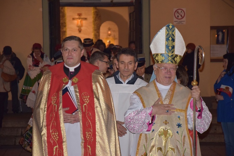 Powitanie ikony MB Częstochowskiej w parafii wojskowej w Skierniewicach