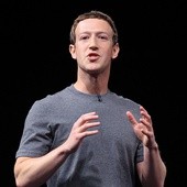 Mark Zuckerberg, twórca Facebooka, nie kryje lewicowych poglądów. Wielokrotnie publicznie wspierał  np. postulaty środowisk gejowskich.