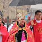 Procesja z relikwiami św. Wiktorii w Łowiczu