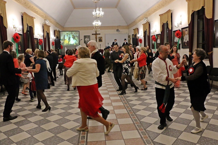 VI Niepodległościowy Bal Bezalkoholowy