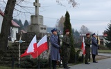 Delegacje złożyły kwiaty pod Pomnikiem Obrońców Ojczyzny