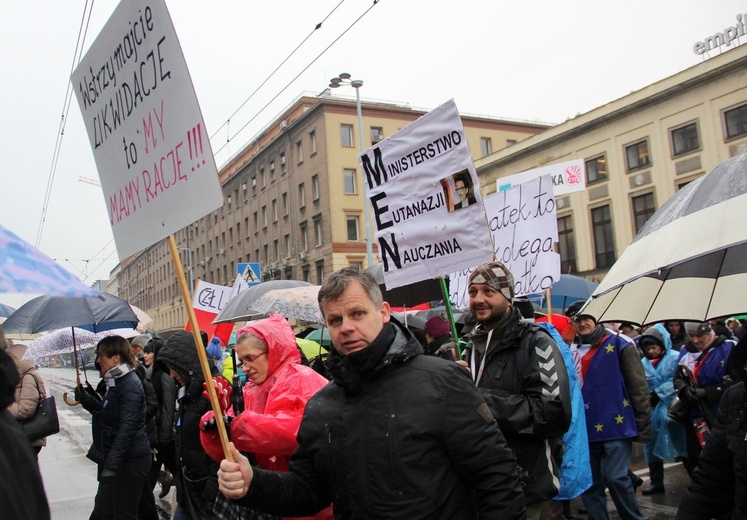 Manifestacja nauczycieli