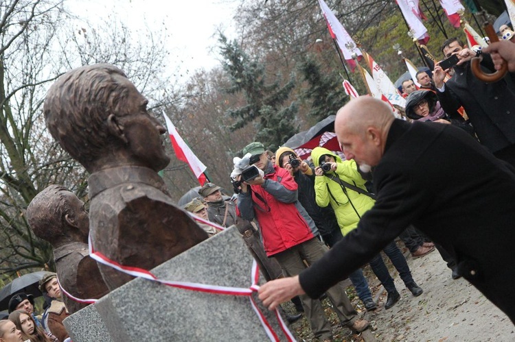 Odłonięcie pomników Żołnierzy Niezłomnych