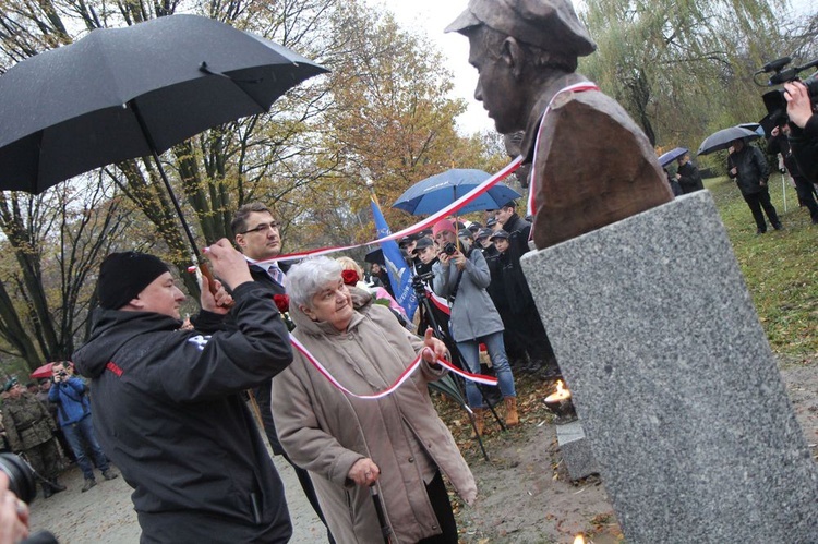 Odłonięcie pomników Żołnierzy Niezłomnych