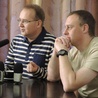 Bartosz Rutkowski (z prawej) i Krzysztof Błecha postanowili razem pomagać ofiarom terroryzmu islamskiego na miejscu - na Bliskim Wschodzie