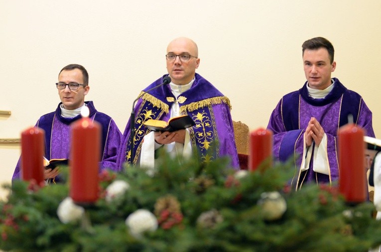 Liturgii przewodniczył ks. Dominik Ostrowski, wicerektor WSD.