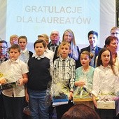 ▲	– Gwarą łatwo mówić, trudniej to zapisać – przyznają laureaci.