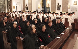 ▲	Do Zakonu Rycerskiego należy ok. 30 tys. członków,  w tym prawie 300 z Polski.