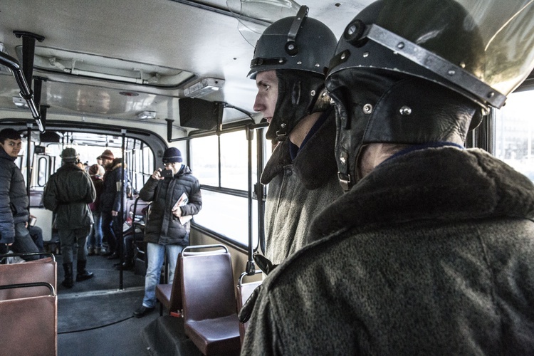 Autobus, czerwony... W rocznicę stanu wojennego