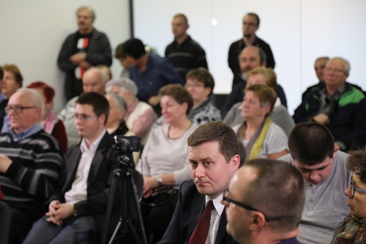 Prof. Krzysztof Szwagrzyk (IPN) w Węgierskiej Górce z rodzinami partyzantów