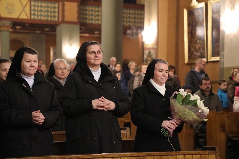 Siostry podczas dziękczynnej Mszy Świętej w katedrze