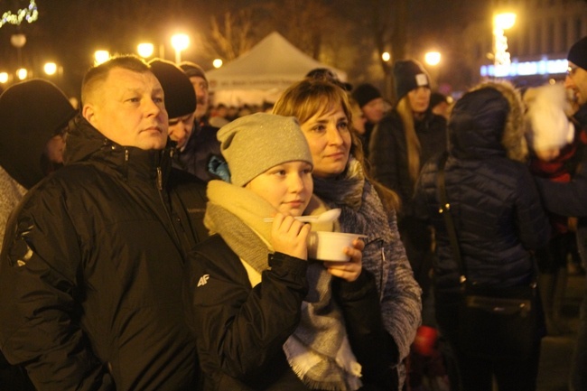 Gwiazdka na deptaku w Radomiu