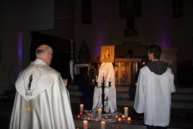 W IV niedzielę Adwentu na Zadębiu zabrzmiały hymny ku czci Bogurodzicy