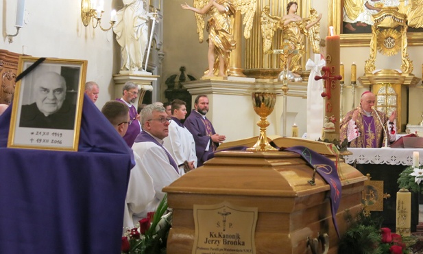 Ks. Brońka pochowany w Oświęcimiu