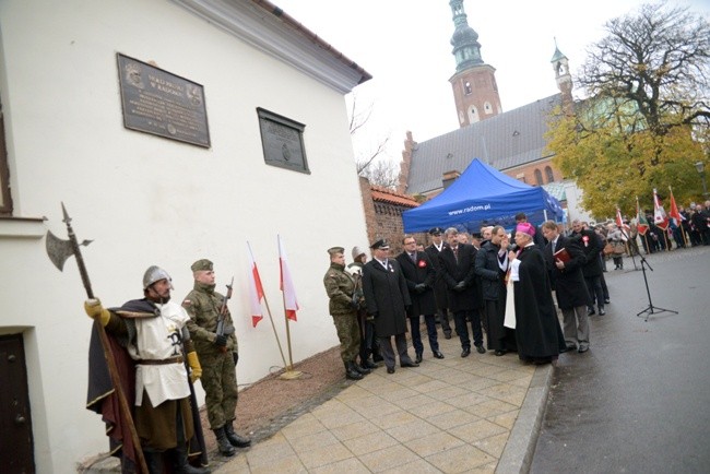 (Listopad) Podczas obchodów Święta Niepodległości odsłonięto tablicę upamiętniającą hołd pruski, jaki odbył się w Radomiu 18 listopada 1489 r. 