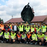 (Lipiec) Z Radomia na Jasną Górę kolejny raz ruszyła pielgrzymka rowerowa. Pierwszy raz dołączyli rolkarze 