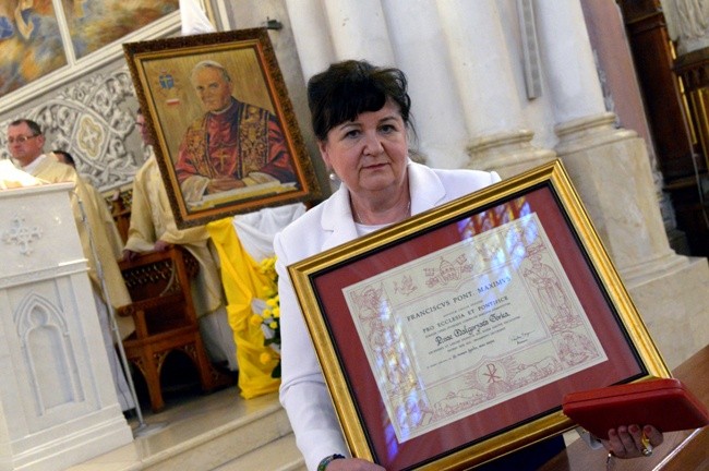 (Czerwiec) Małgorzata Górka, diecezjalny doradca rodziny, otrzymała papieski Medal "Pro Ecclesia et Pontifice"