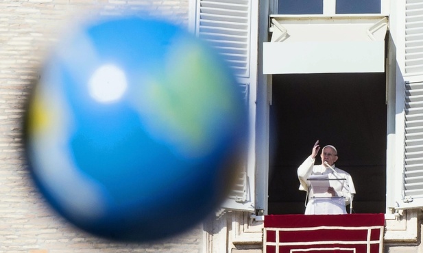 Papież modlił się za ofiary zamachu w Turcji