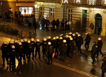 Policja: 28 zatrzymanych po zamieszkach w Ełku