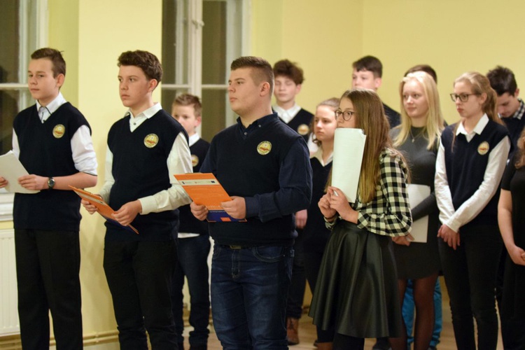 Katolickie gimnazjum w Świdnicy świętuje