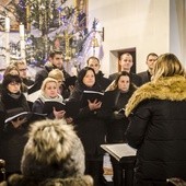 Barbara Janas dyrygowała zarówno jednym, jak i drugim chórem