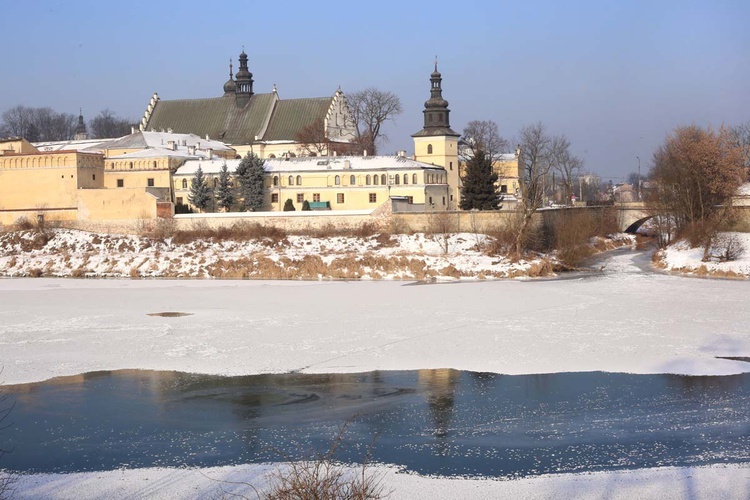 Zamarznięta Wisła w centrum Krakowa