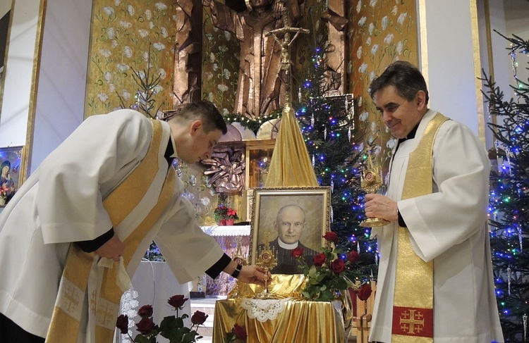 Relikwie bł. ks. Władysława Bukowińskiego na Złotych Łanach