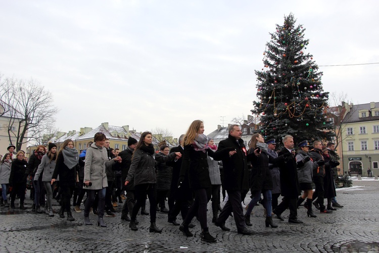 Polonez maturzystów w Łowiczu