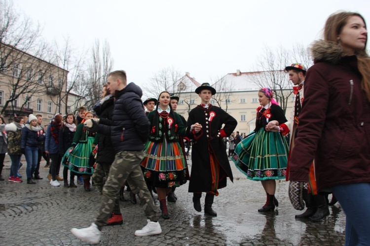 Polonez maturzystów w Łowiczu