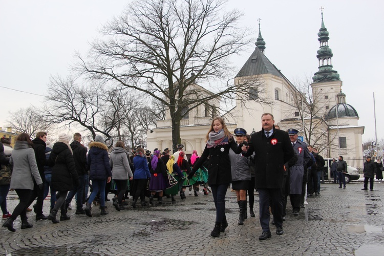 Polonez maturzystów w Łowiczu