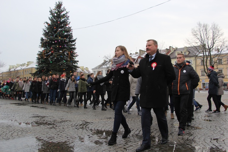 Polonez maturzystów w Łowiczu