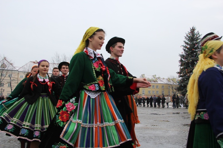 Polonez maturzystów w Łowiczu