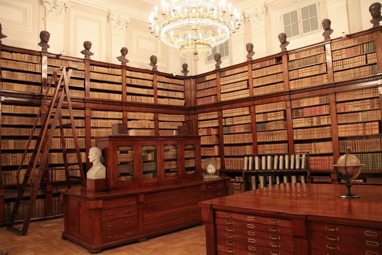 Zbiory Biblioteki Narodowej liczą prawie 10 milionów woluminów.