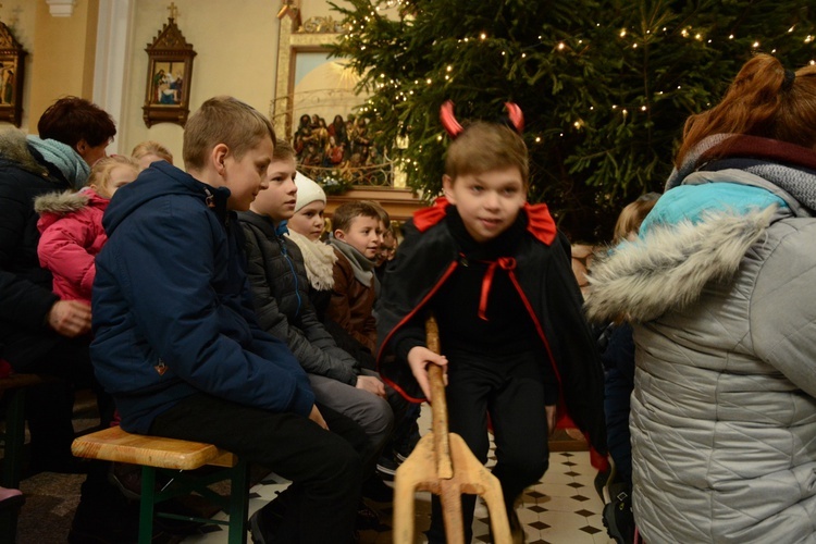 Dzieci kolędujące w Borkach Wielkich