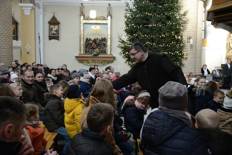 Dzieci kolędujące w Borkach Wielkich