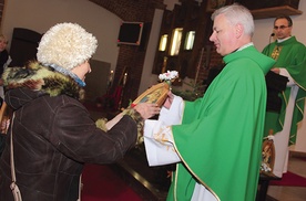 ▲	Ceremonii w kołobrzeskiej bazylice towarzyszyła specjalna modlitwa i akt oddania się Matce Bożej.