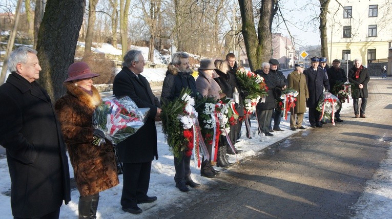 Delegacje złożył kwiaty przed pomnikiem jednego z przywódców powstania styczniowego na północnym Mazowszu