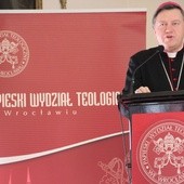 Teologia uprawiana na klęczkach drogą do świętości