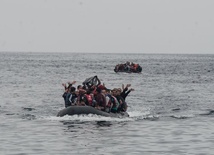 Migranci dalej płyną