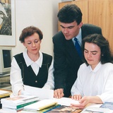 Ekipa „Gościa Katowickiego” w 1998 roku: Kornelia Banaś, Mirosław Rzepka i Anna Burda.