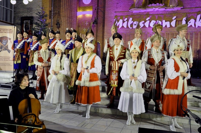 Orkiestra zaprezentowała kilkadziesiąt utworów, w tym znane polskie kolędy i pastorałki