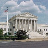Sąd Najwyższy USA: Cukiernik z Kolorado wygrał z parą gejów